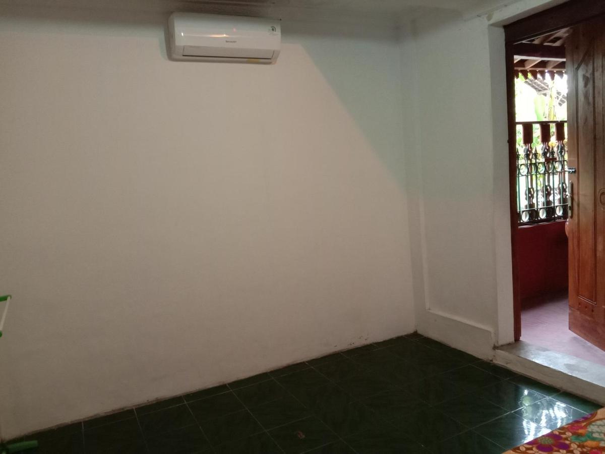 Rumah Ukhi Guest House Cebongan Экстерьер фото