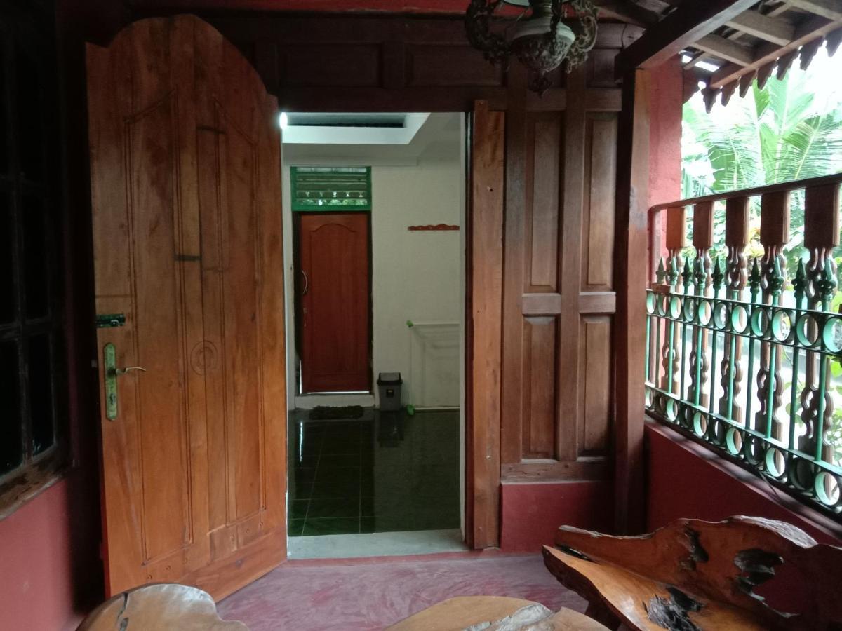 Rumah Ukhi Guest House Cebongan Экстерьер фото