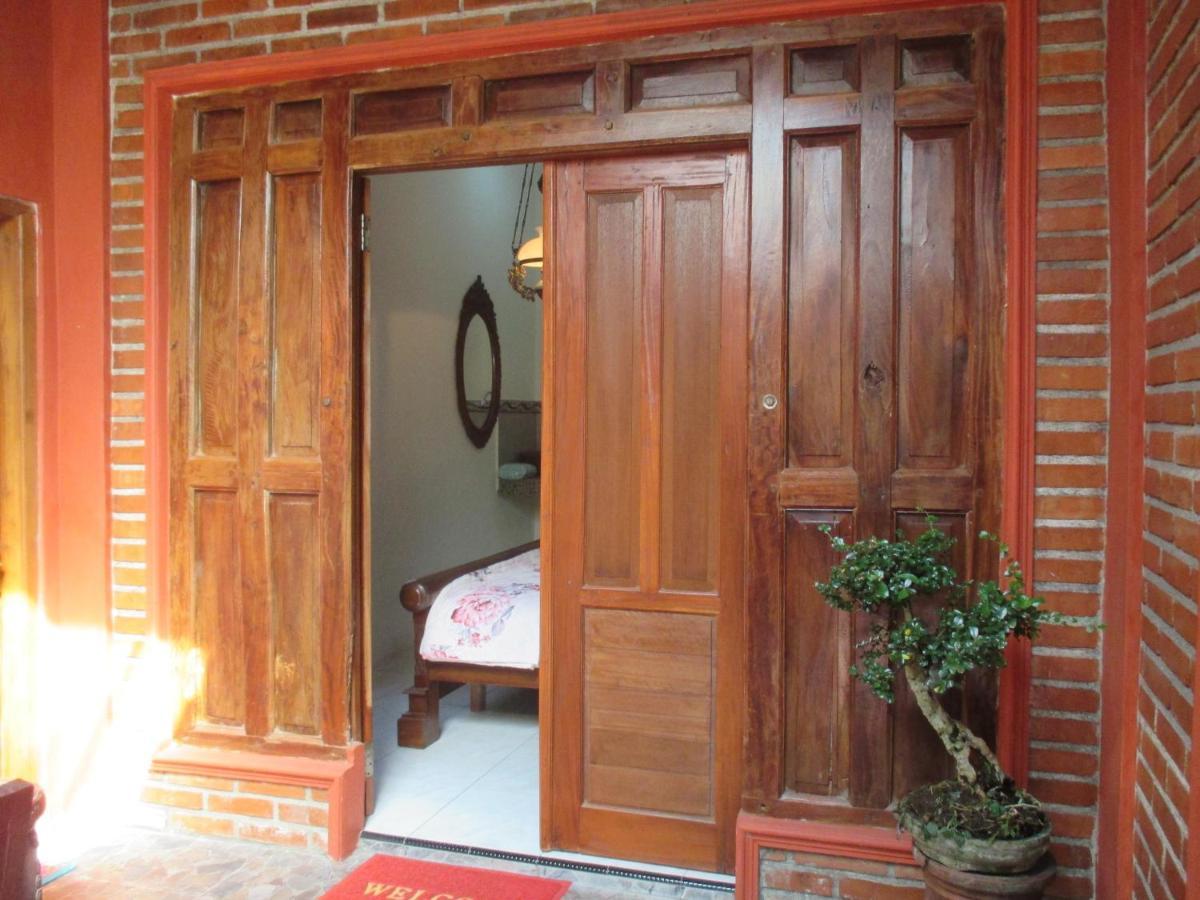 Rumah Ukhi Guest House Cebongan Экстерьер фото