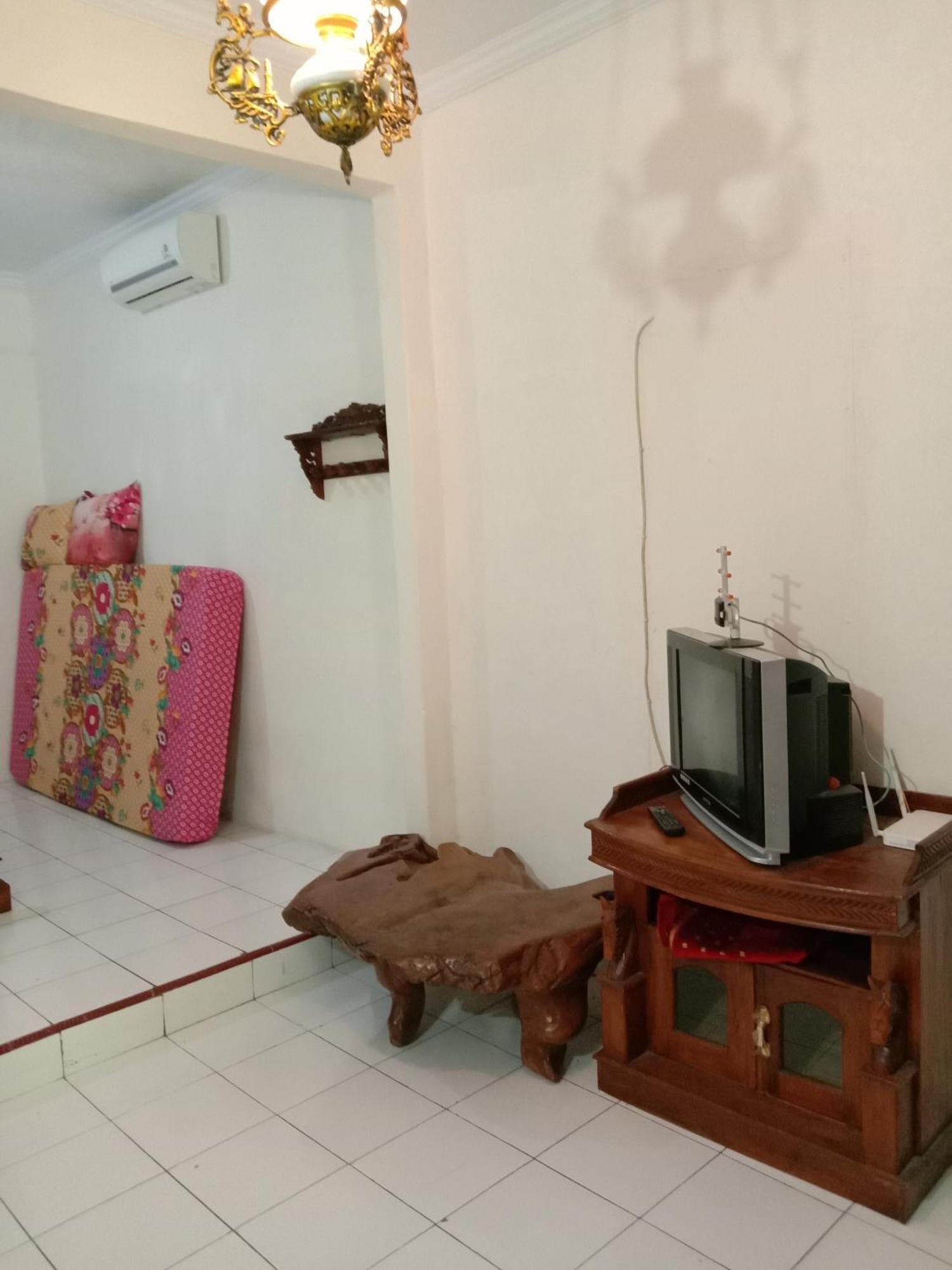Rumah Ukhi Guest House Cebongan Экстерьер фото