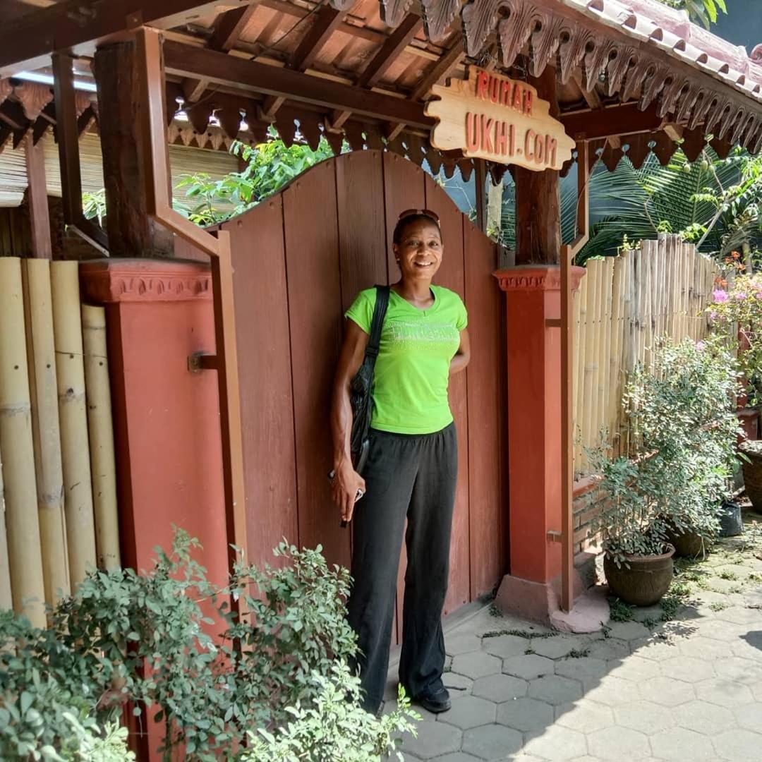 Rumah Ukhi Guest House Cebongan Экстерьер фото