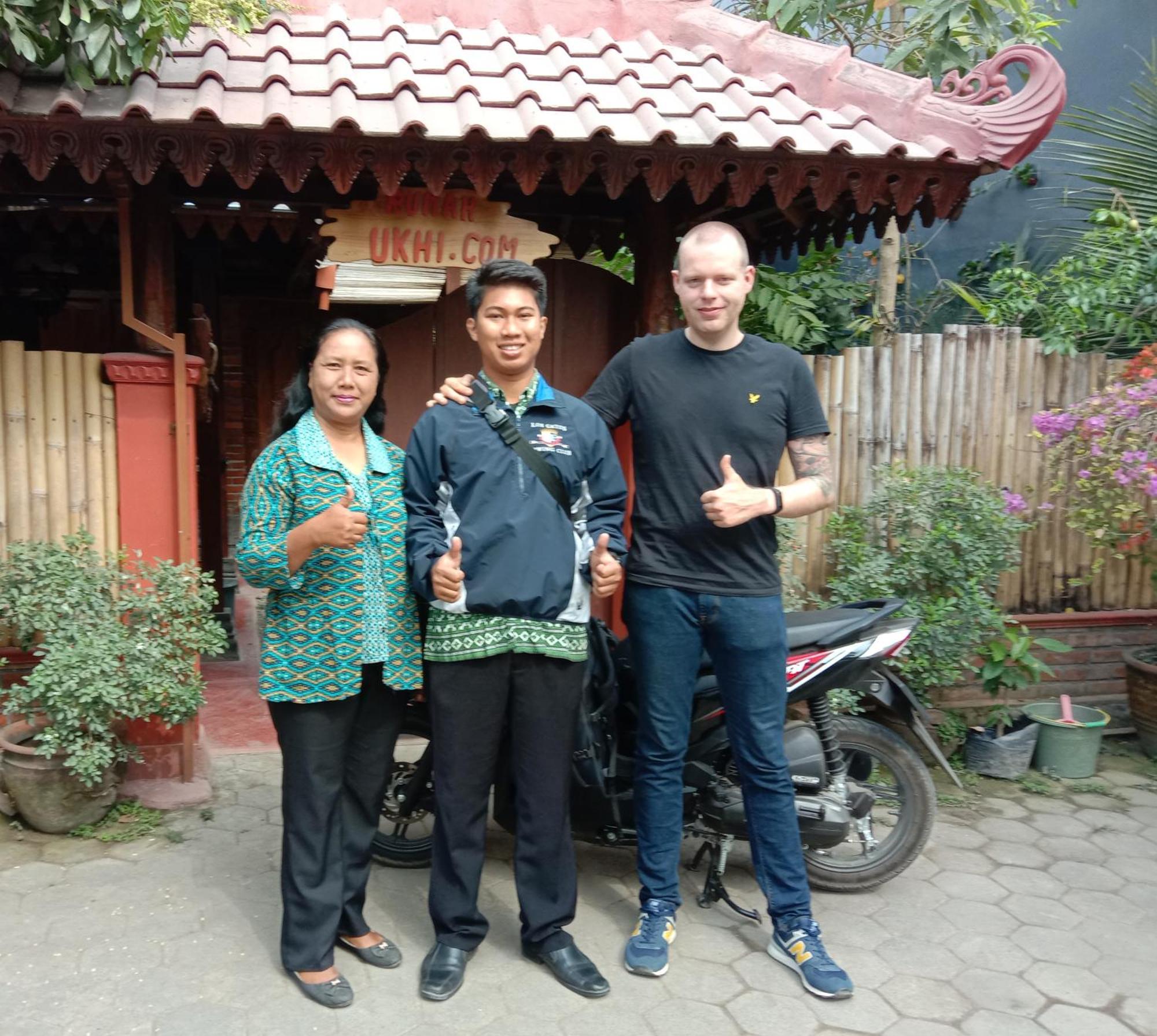 Rumah Ukhi Guest House Cebongan Экстерьер фото
