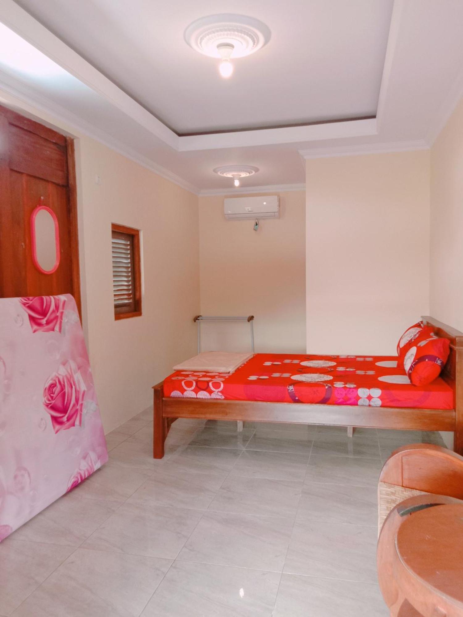 Rumah Ukhi Guest House Cebongan Экстерьер фото