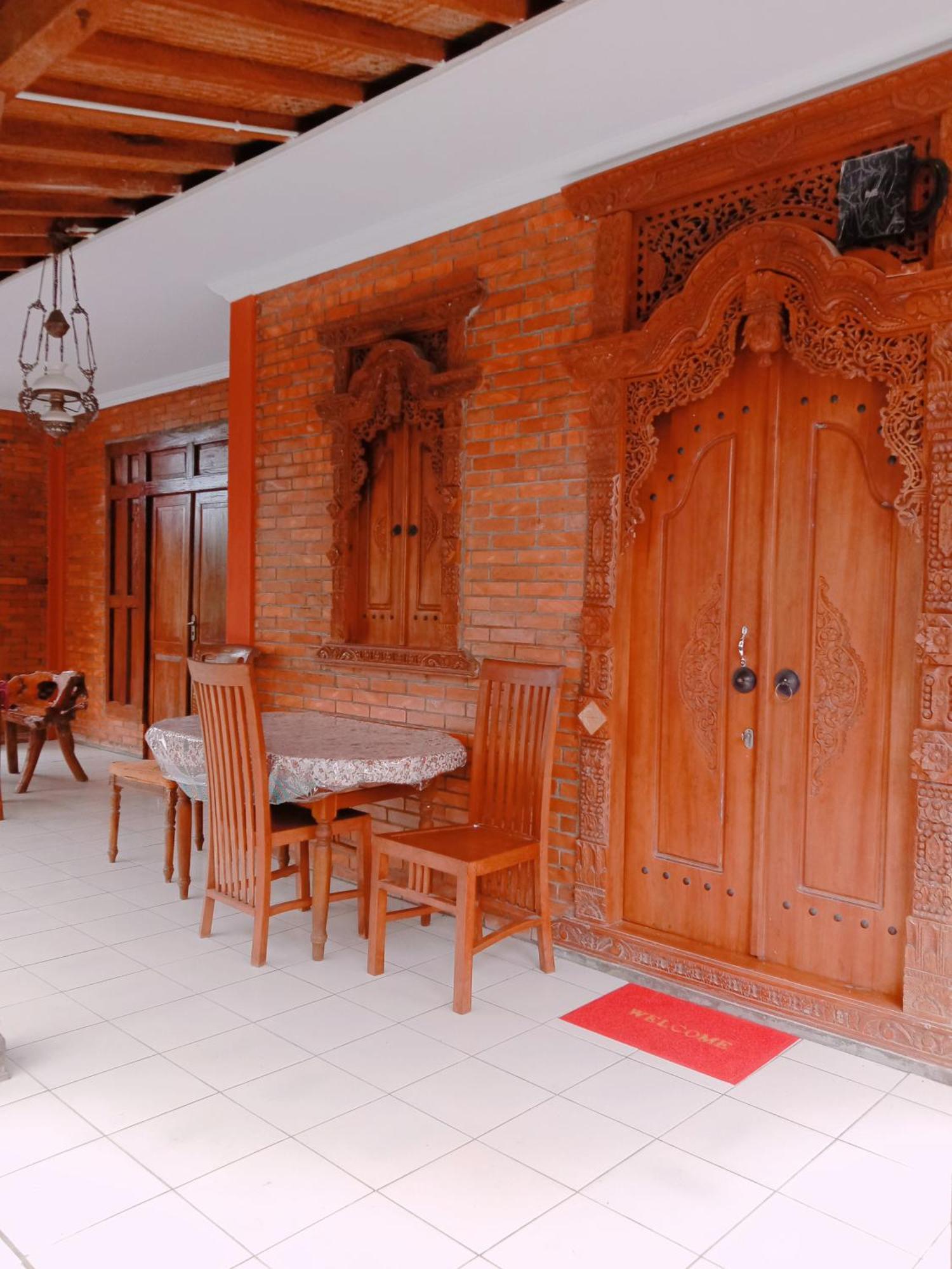 Rumah Ukhi Guest House Cebongan Экстерьер фото