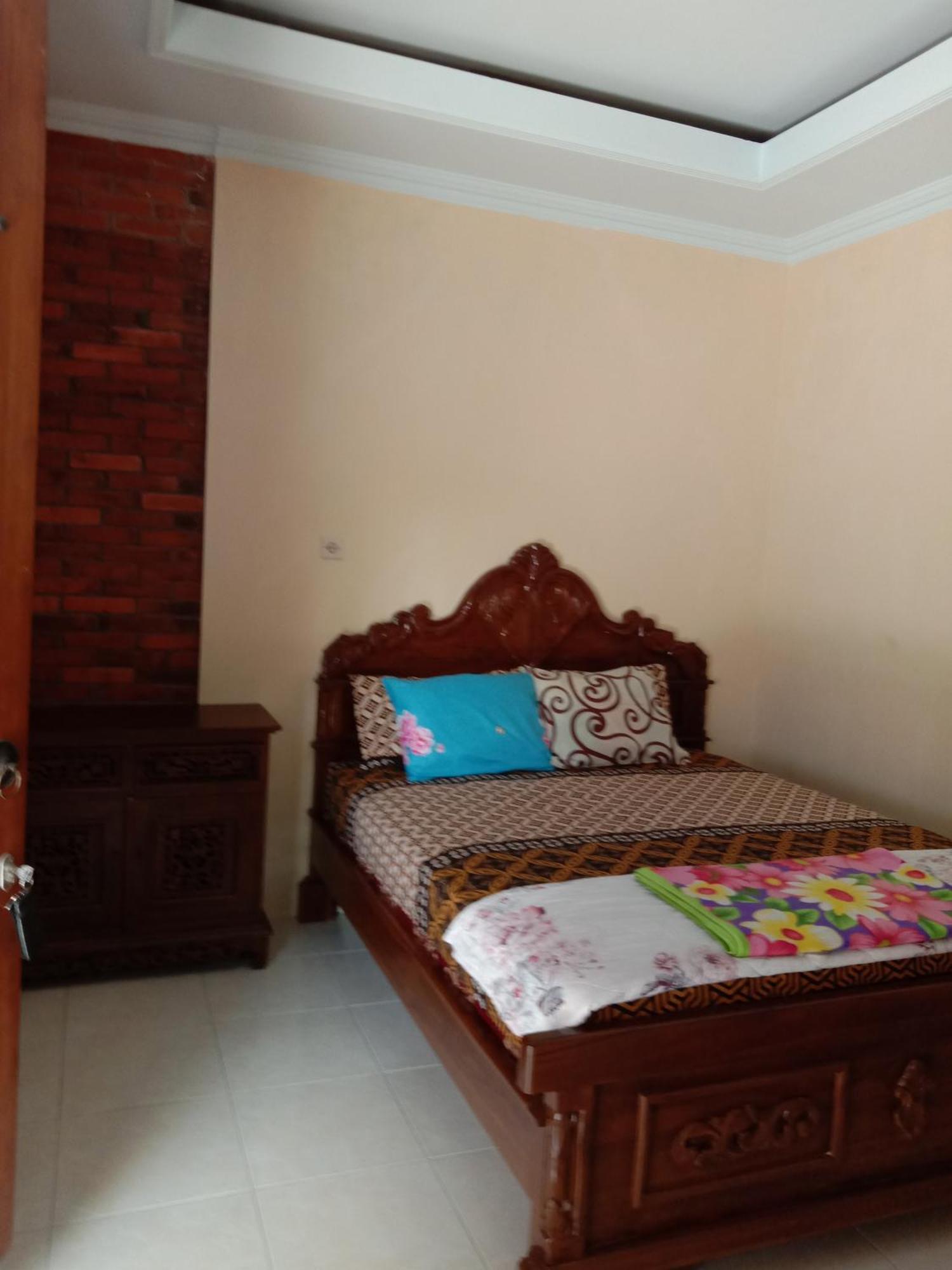 Rumah Ukhi Guest House Cebongan Экстерьер фото