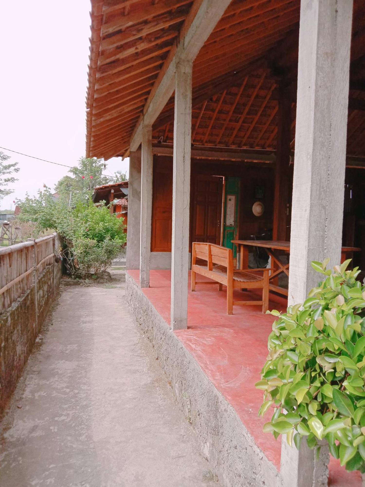 Rumah Ukhi Guest House Cebongan Экстерьер фото