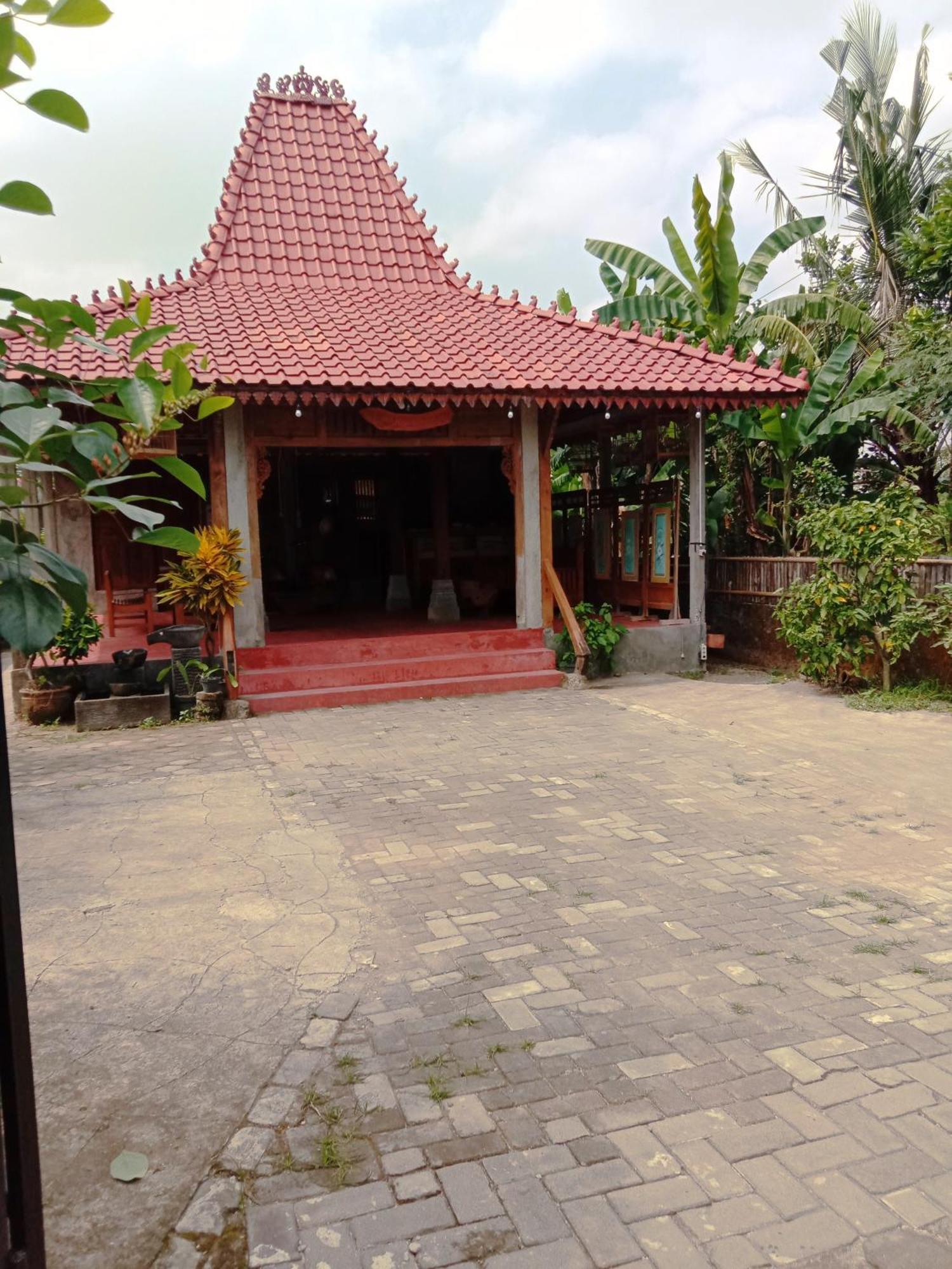 Rumah Ukhi Guest House Cebongan Экстерьер фото