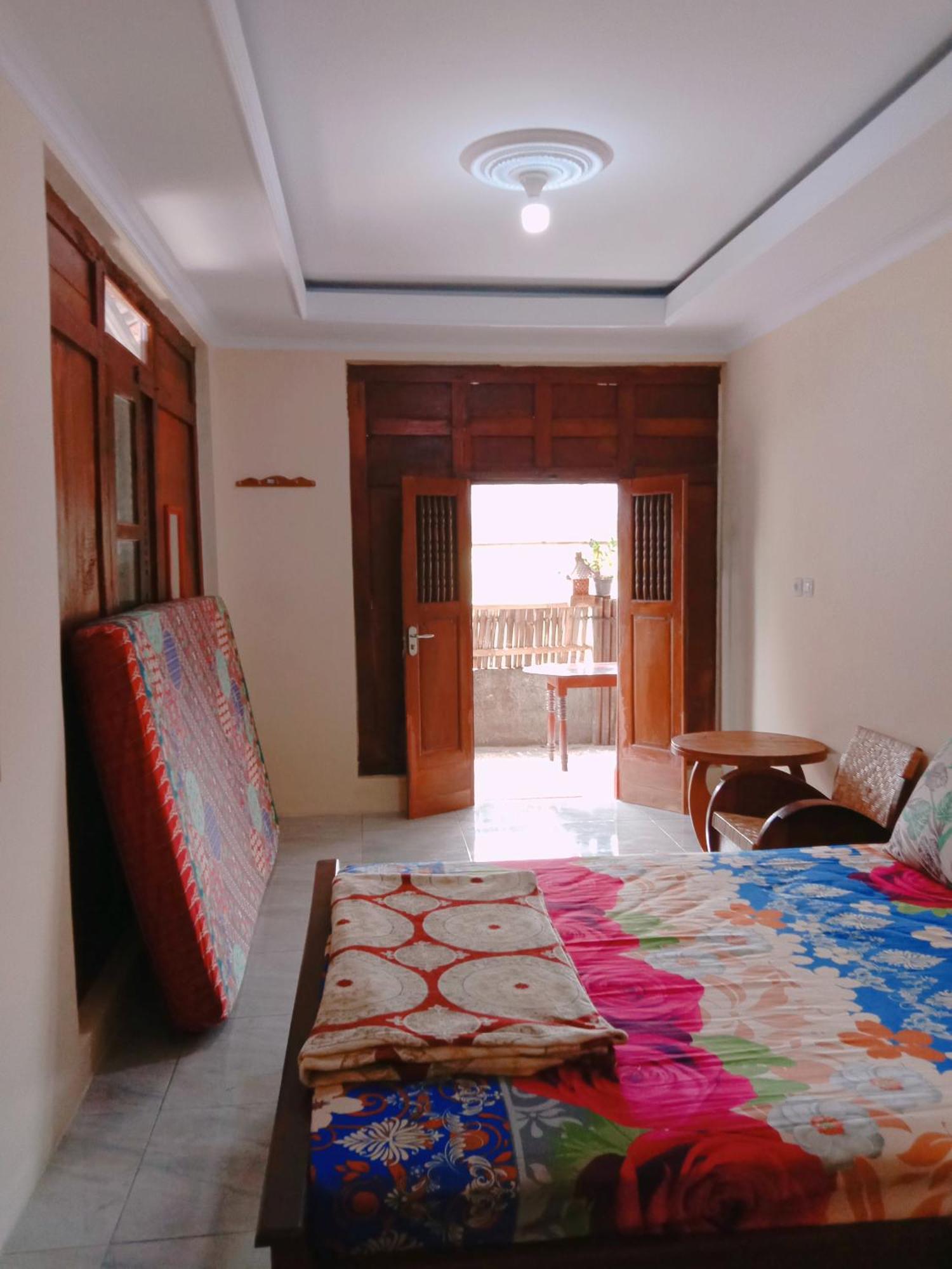 Rumah Ukhi Guest House Cebongan Экстерьер фото