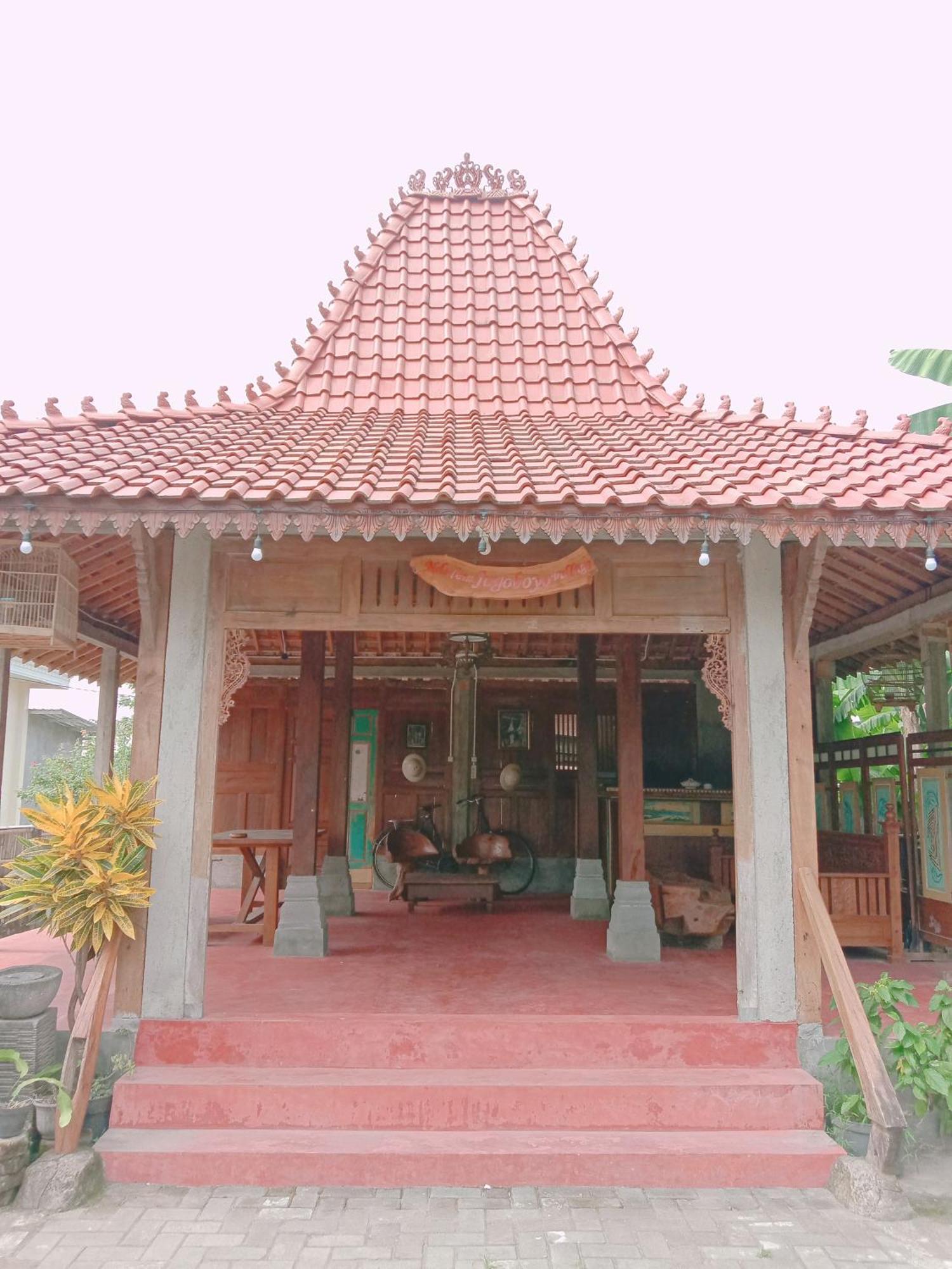 Rumah Ukhi Guest House Cebongan Экстерьер фото