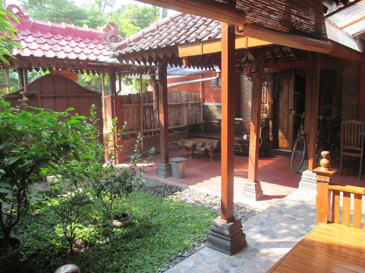 Rumah Ukhi Guest House Cebongan Экстерьер фото